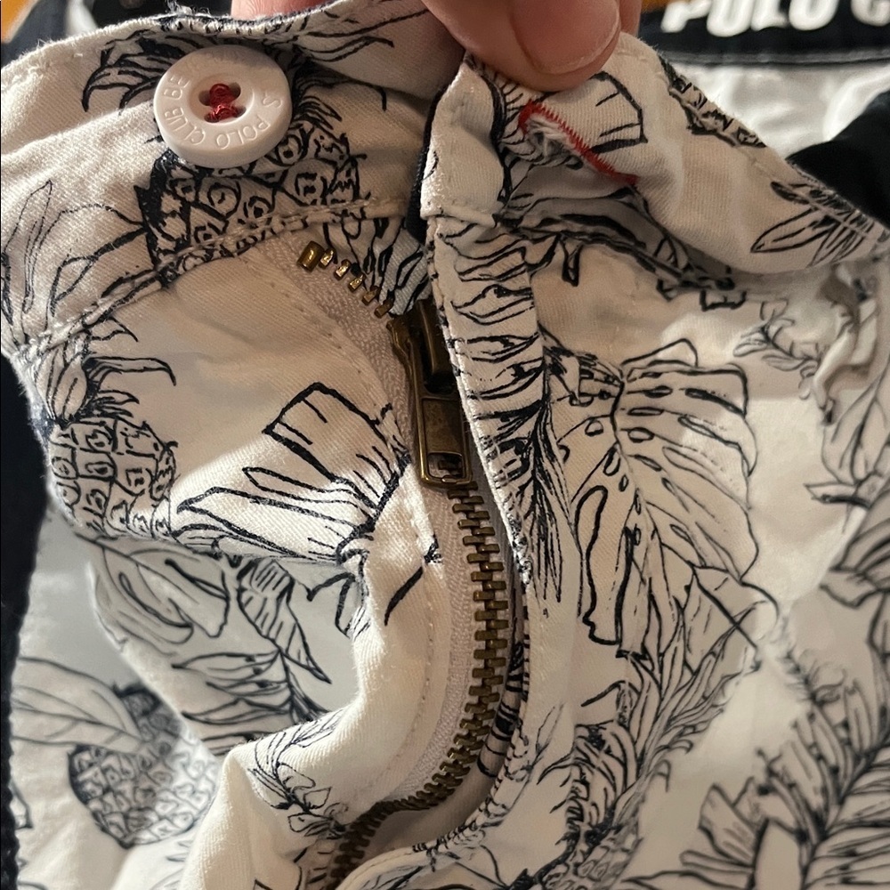 Beverly Hills Polo Club Monochrome Leaf Pattern Shorts - Picture 3 of 6